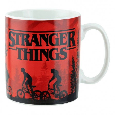 Taza XL  Stranger Things con pegatina