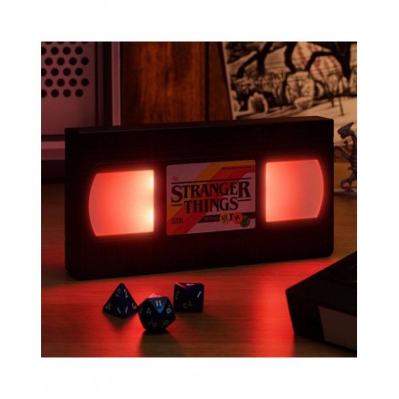 Luz con logo VHS stranger things