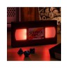 Luz con logo VHS stranger things
